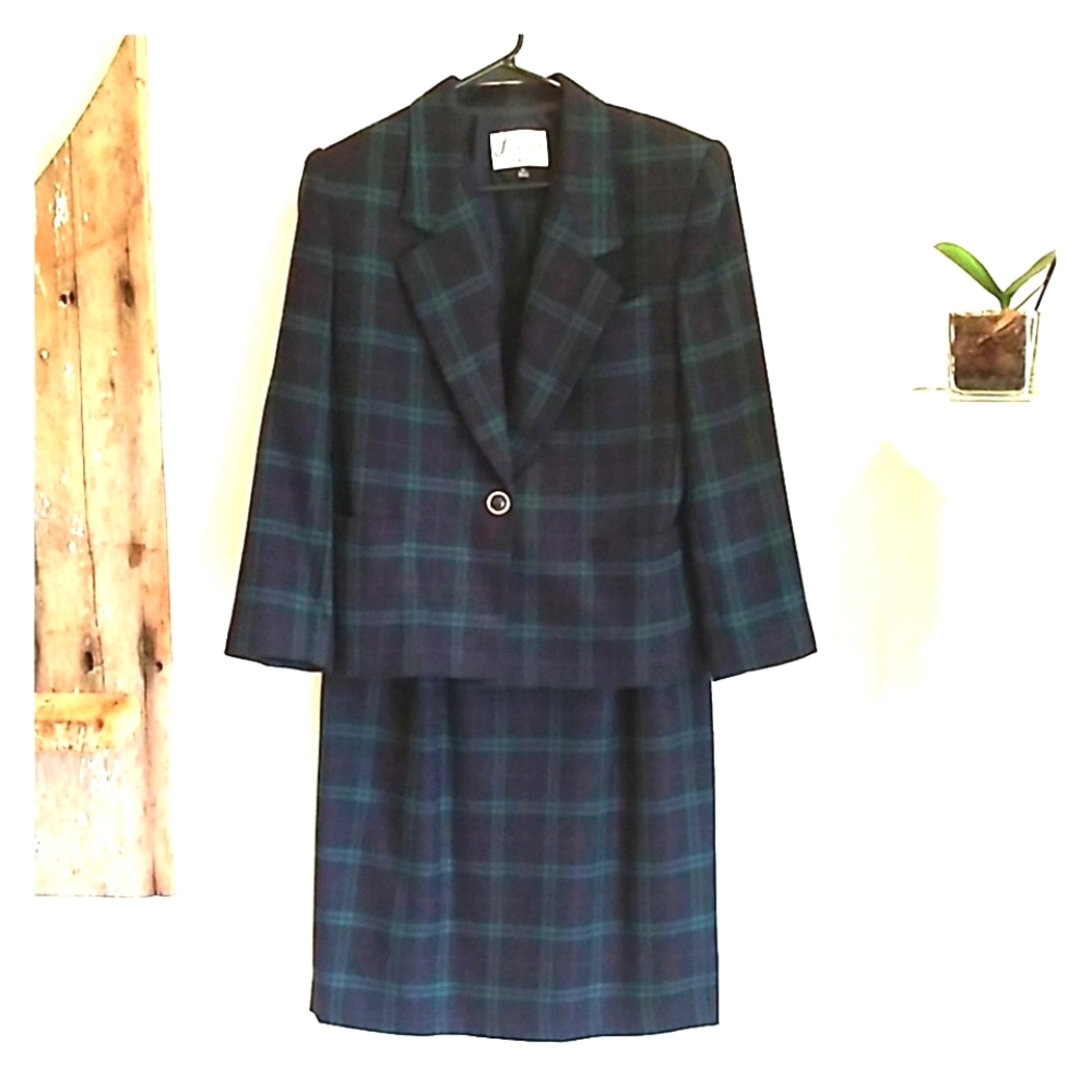 Petite Plaid skirt suit 12